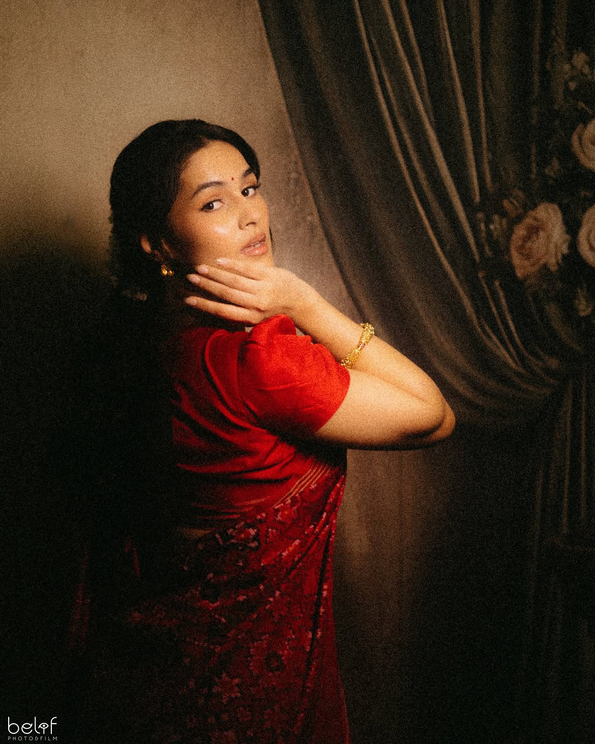 Vaishnavi Mahadik red patola saree