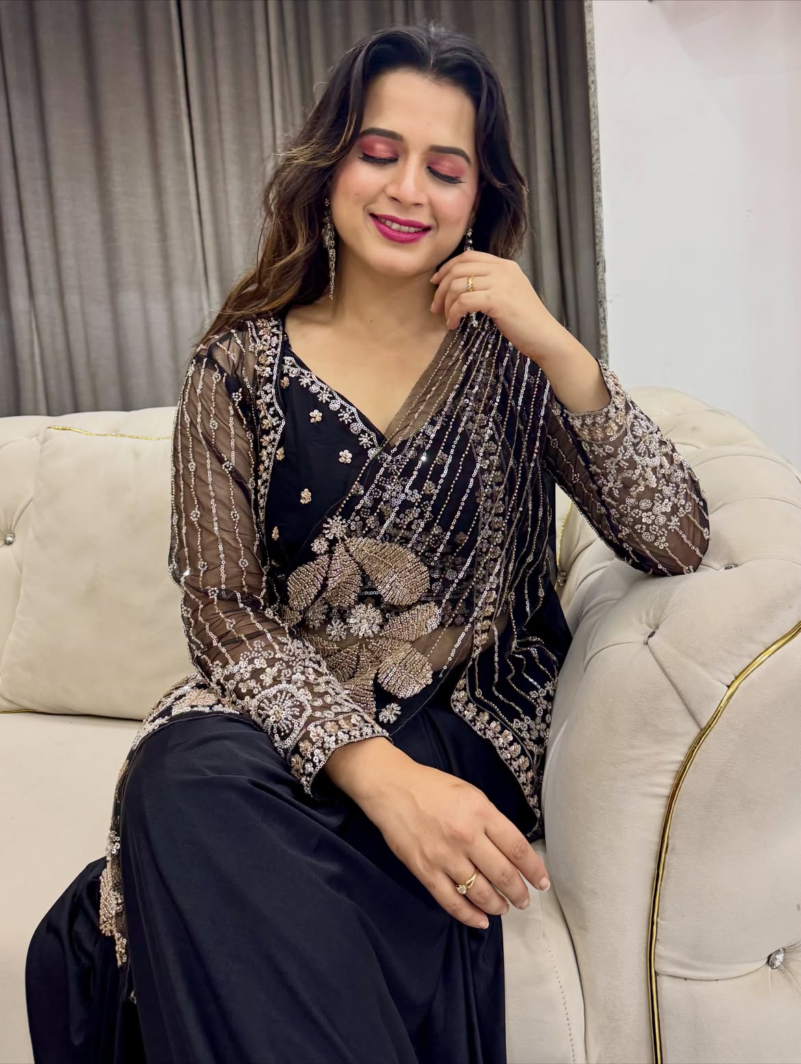 Prajakta Gaikwad black saree look