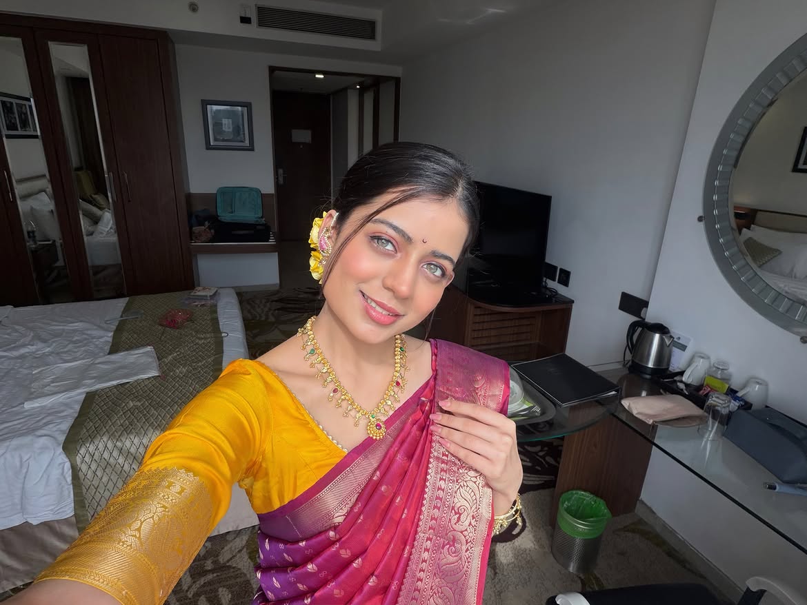 jaee khandekar traditional look