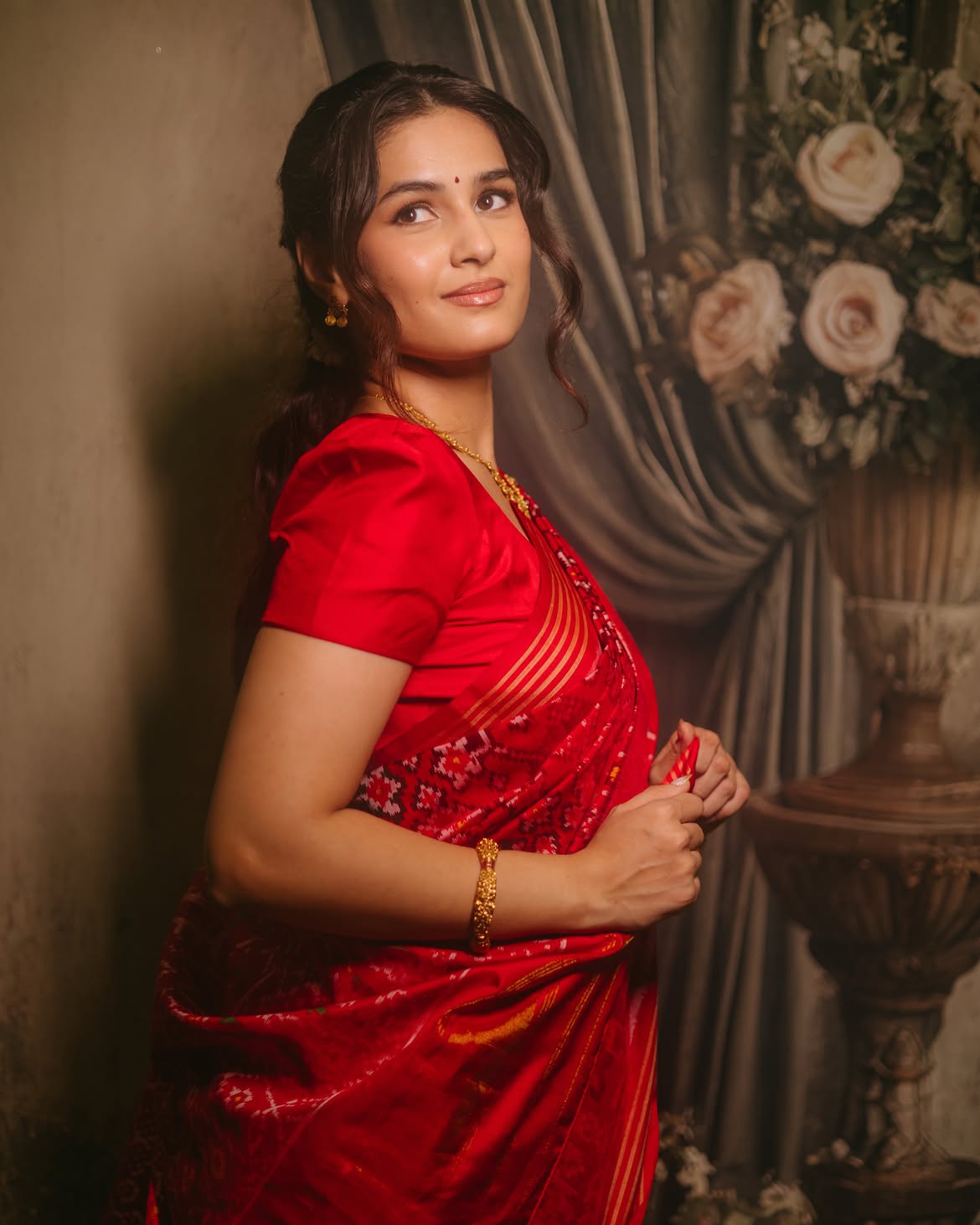 Vaishnavi Mahadik red patola saree