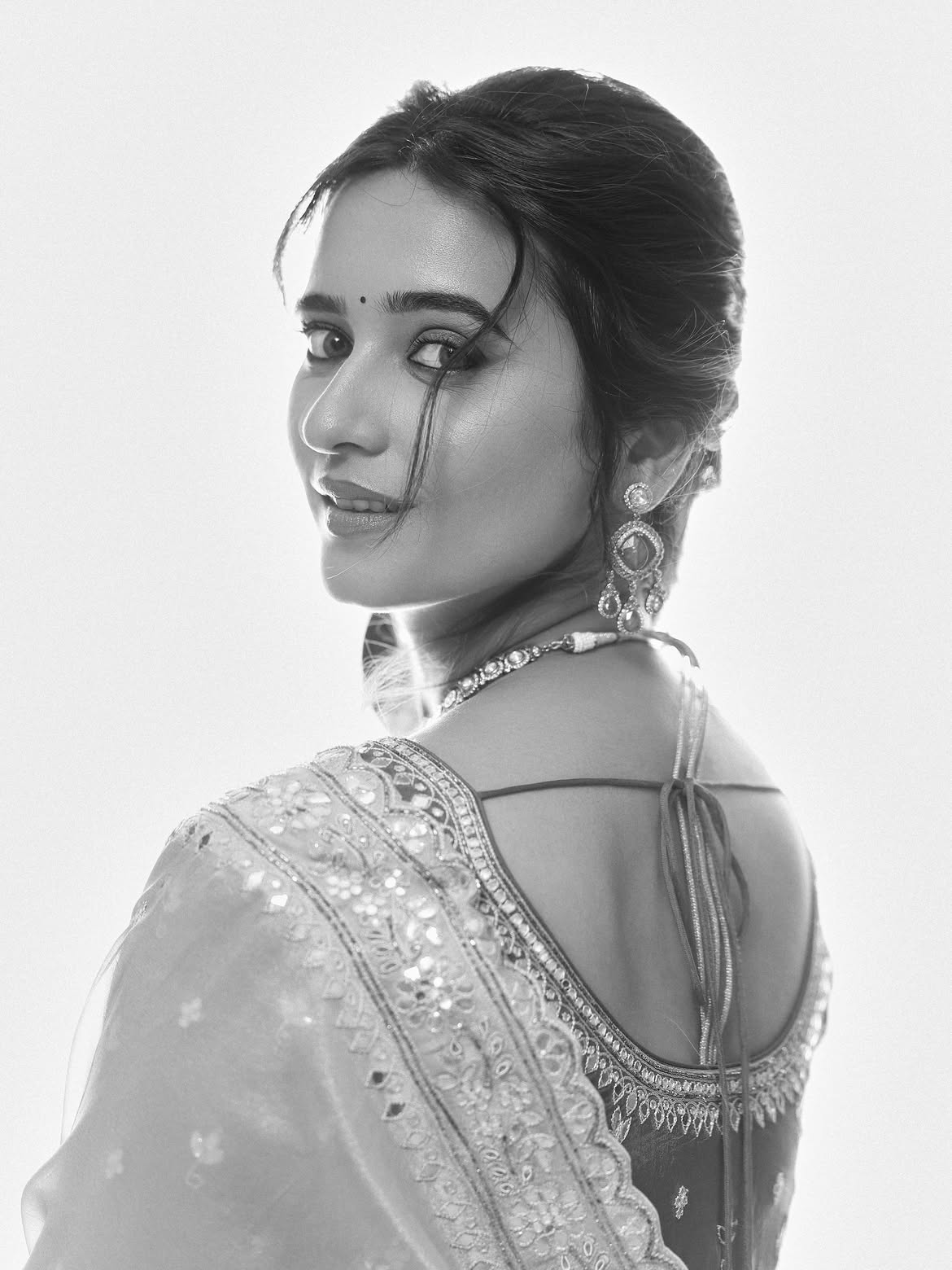 Shivani Surve Saree Look