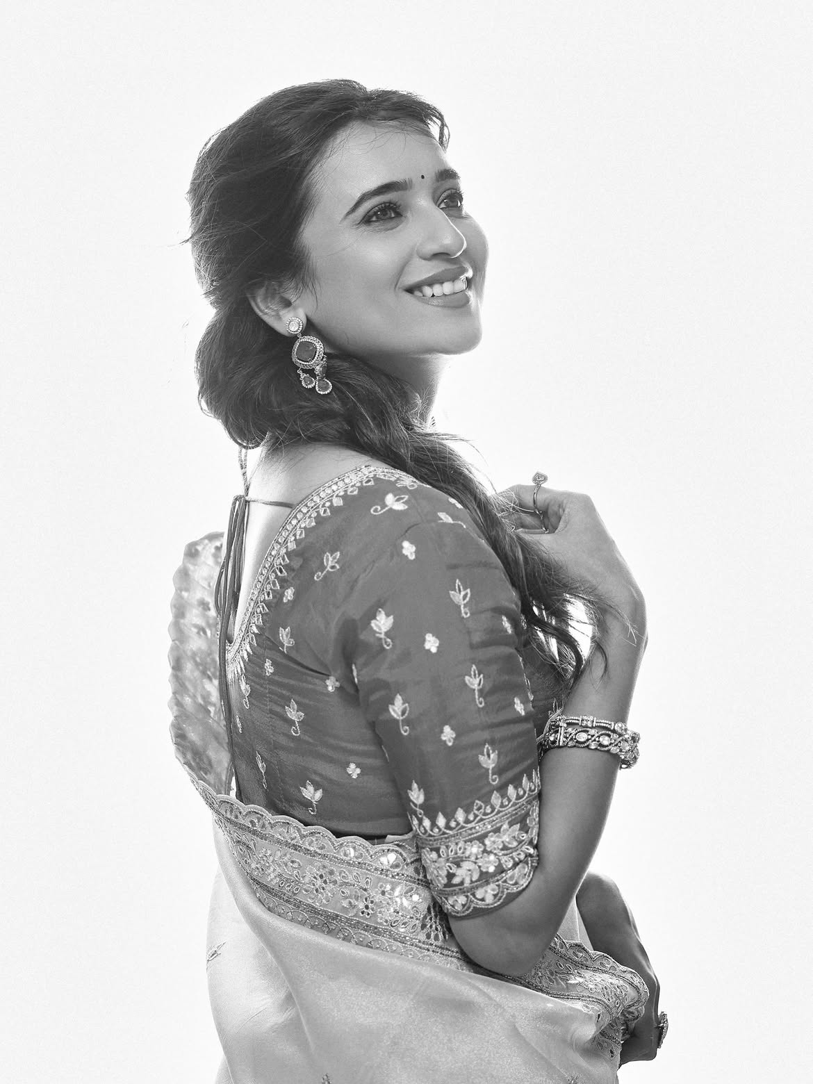 Shivani Surve Saree Look