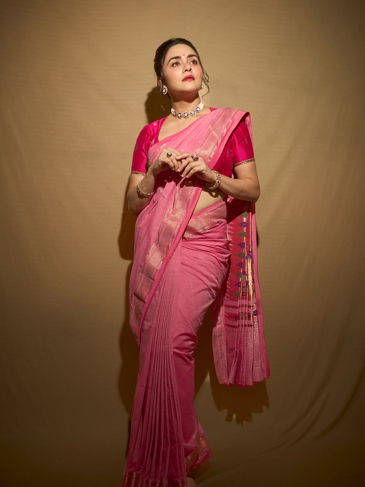 Amruta Khanvilkar pink saree look