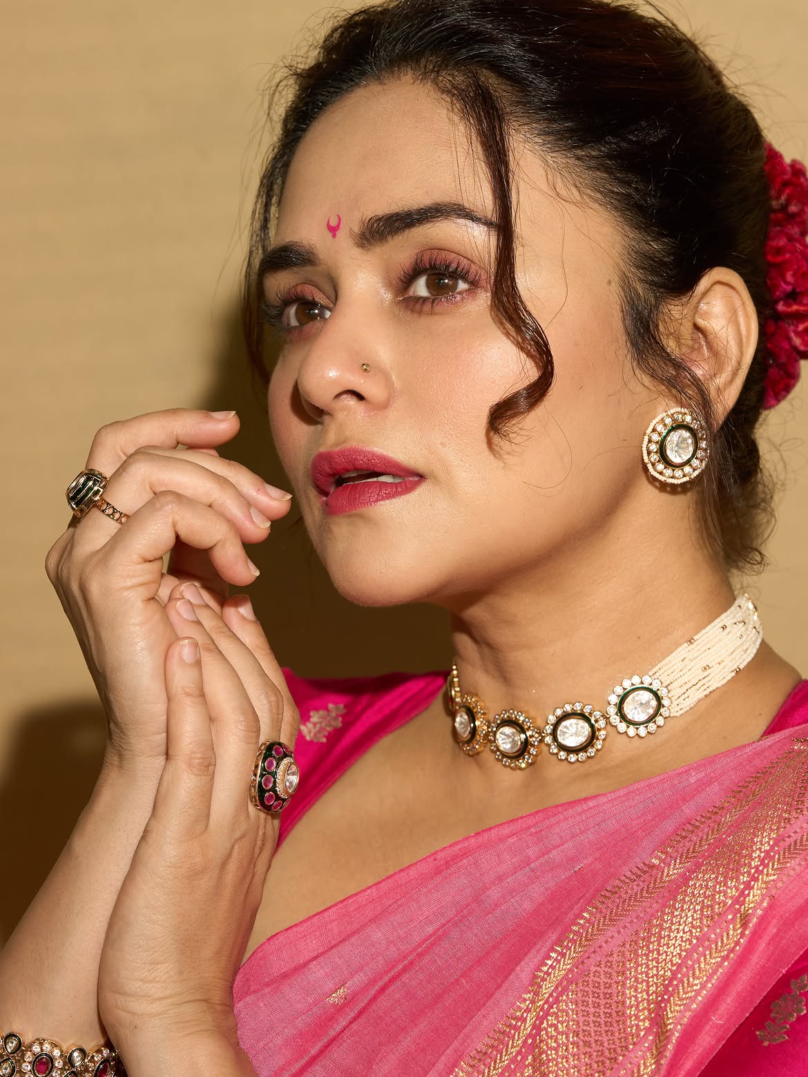 Amruta Khanvilkar pink saree look