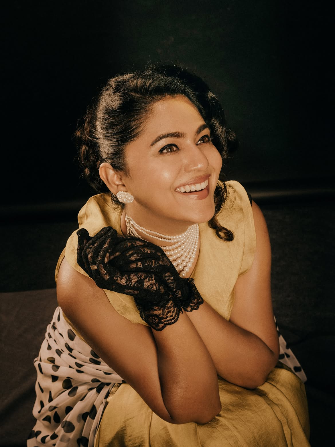Mrunmayee Deshpande polka dot saree look