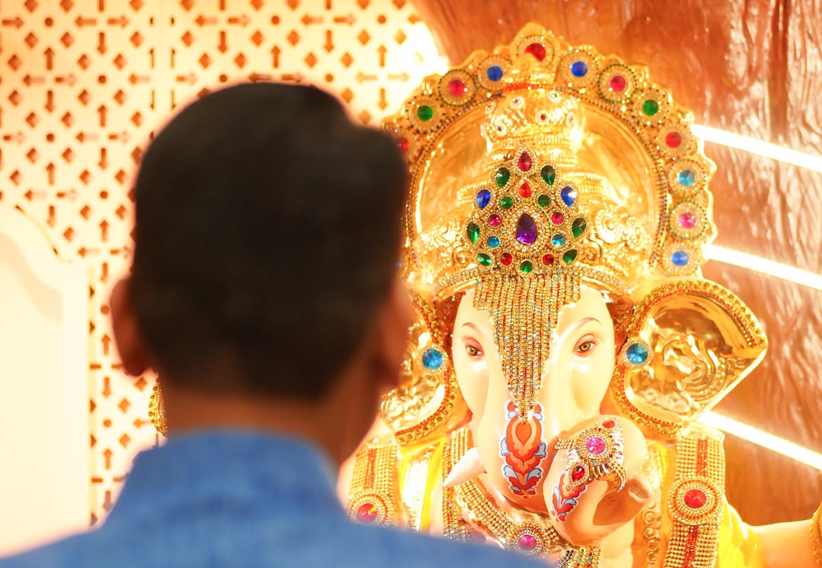 Amruta Fadnavis yellow saree look on Ganesh Chaturthi