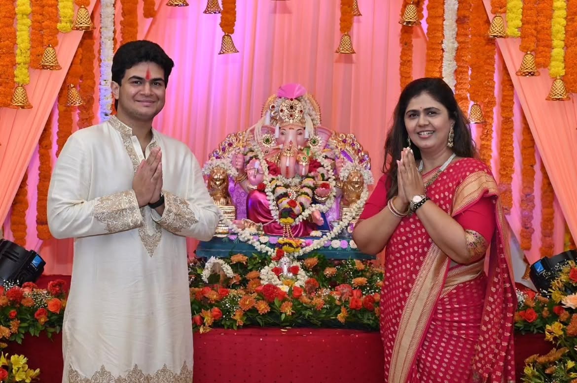 Maharashtra political leaders Ganpati celebration