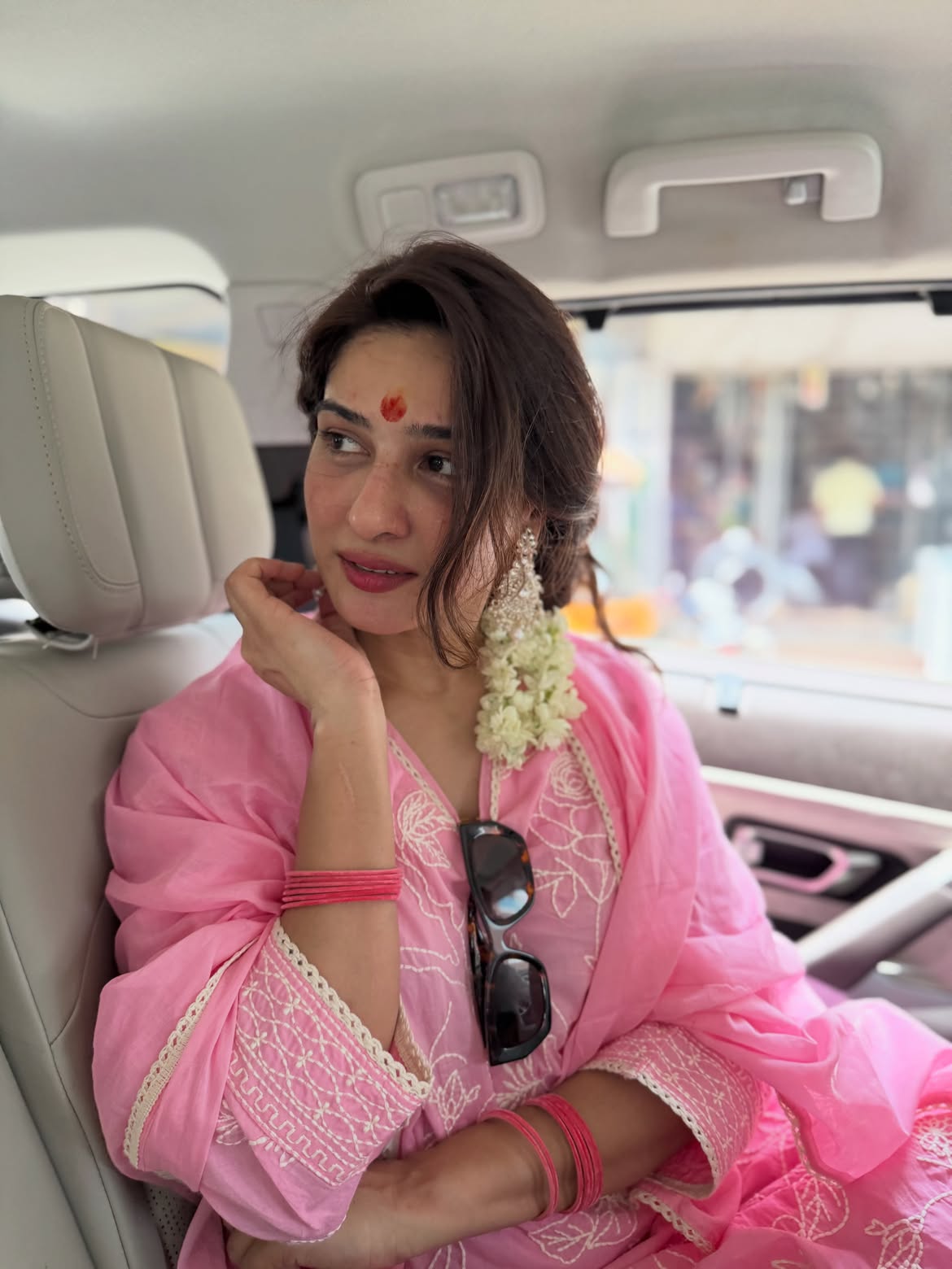 Neha Khan visit Mahalakshmi temple