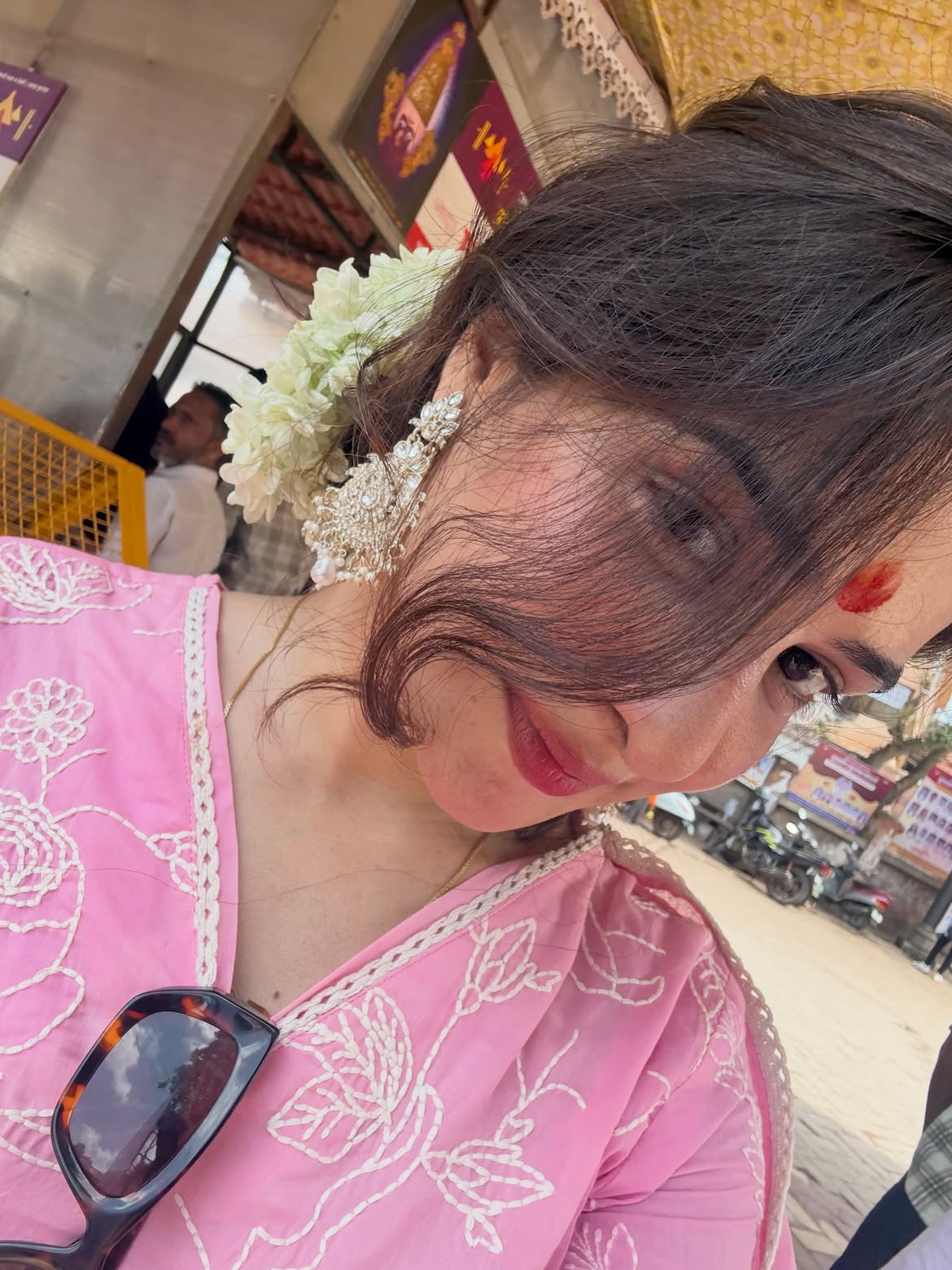 Neha Khan visit Mahalakshmi temple