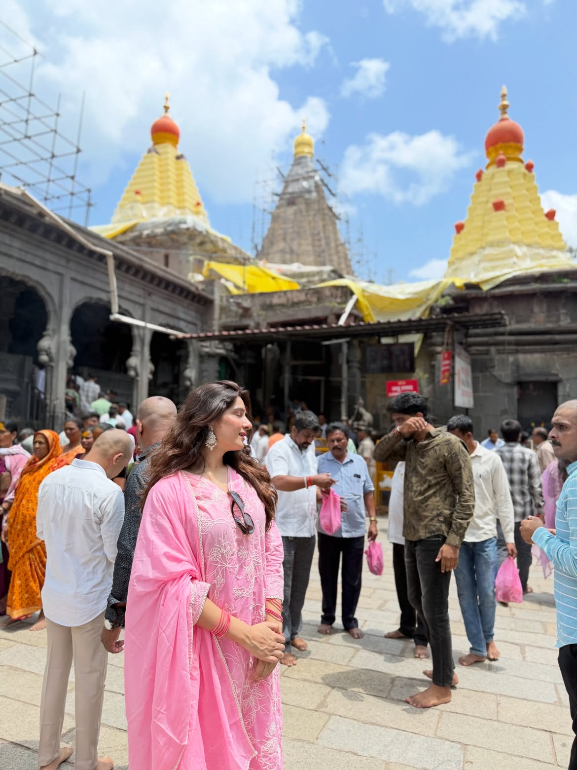Neha Khan visit Mahalakshmi temple