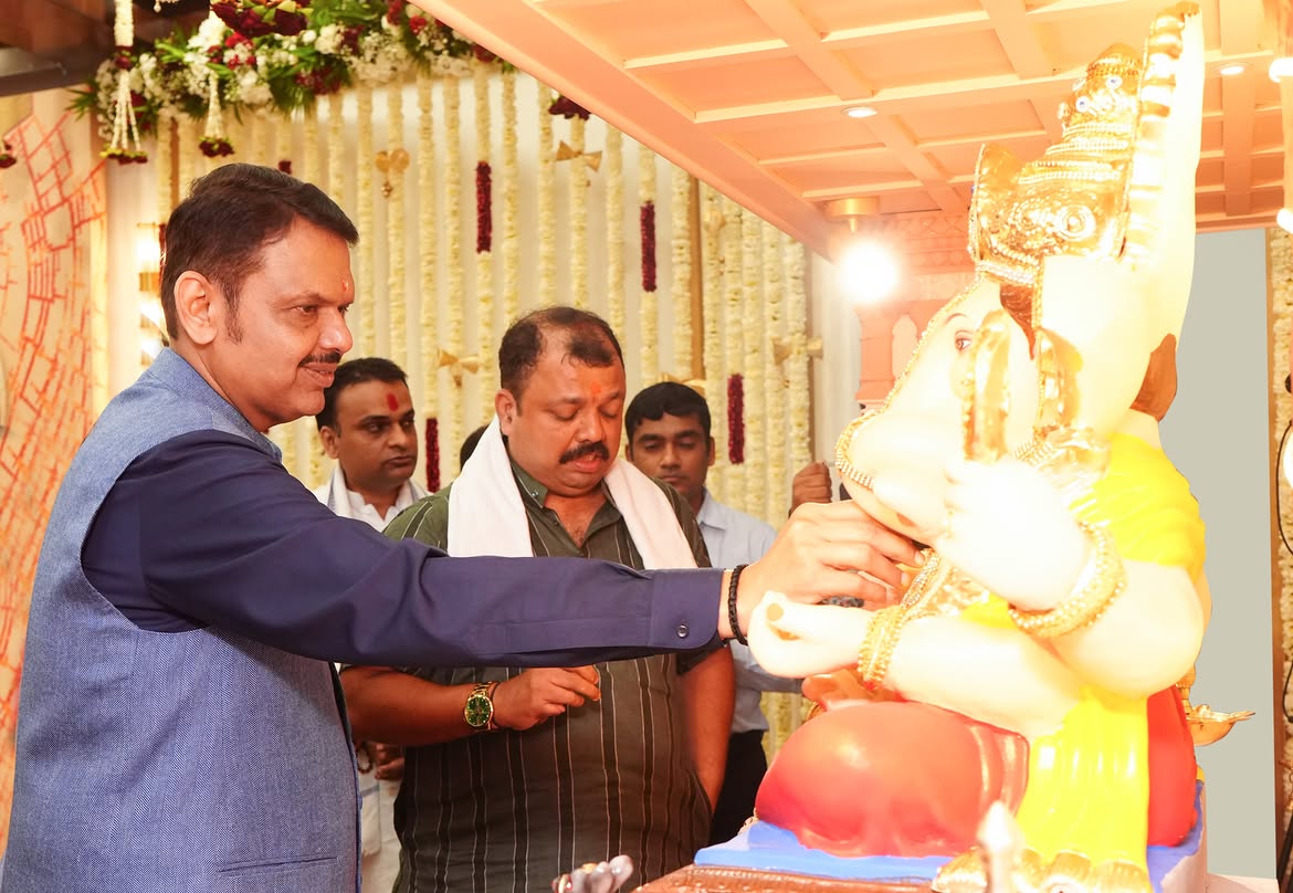Amruta Fadnavis yellow saree look on Ganesh Chaturthi