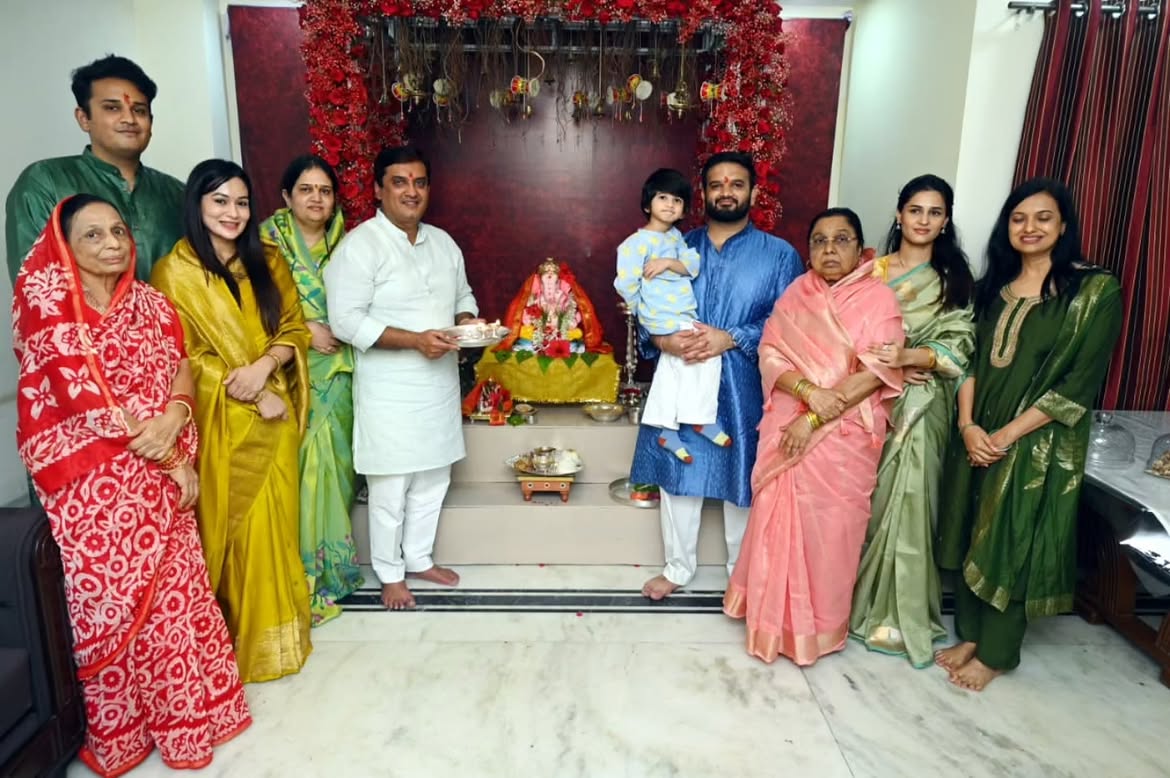 Maharashtra political leaders Ganpati celebration