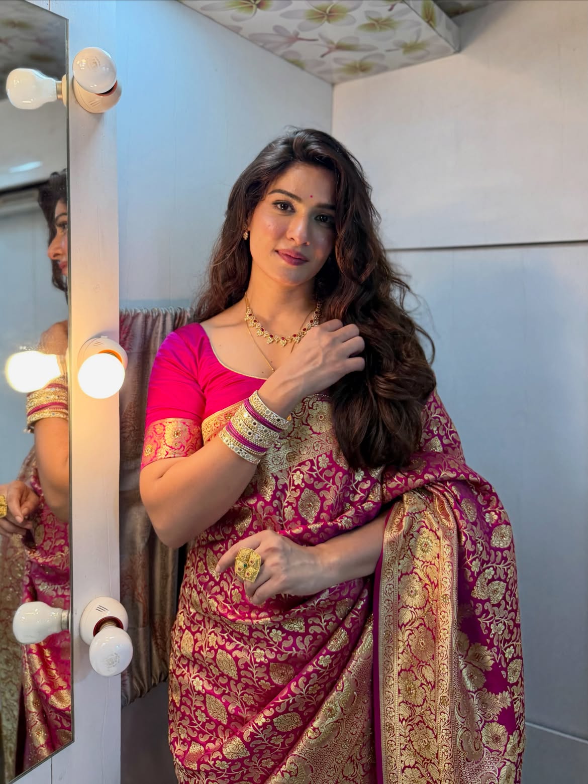 Neha Khan visit Mahalakshmi temple