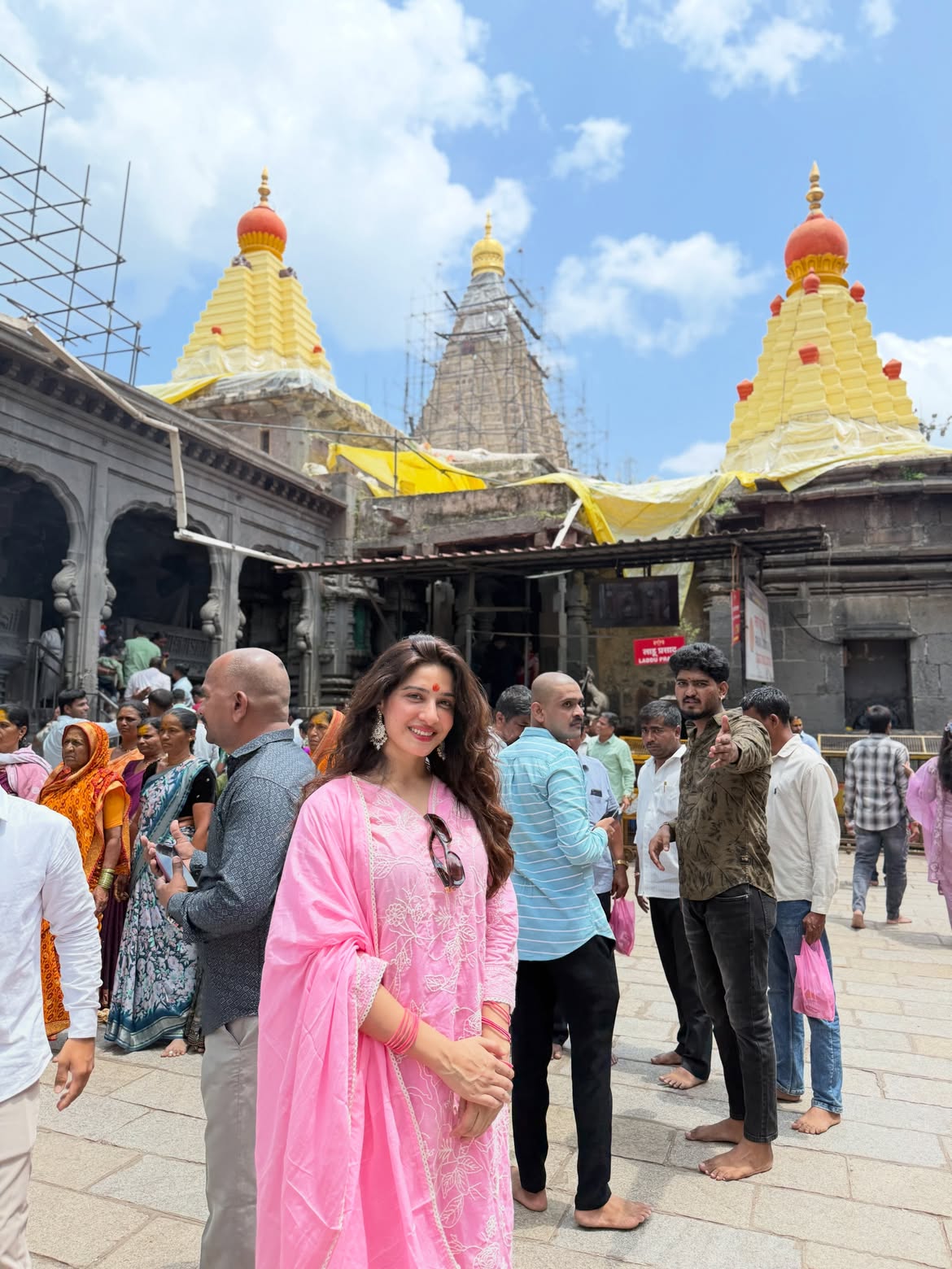 Neha Khan visit Mahalakshmi temple