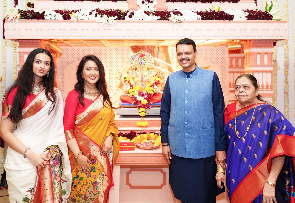 Amruta Fadnavis yellow saree look on Ganesh Chaturthi