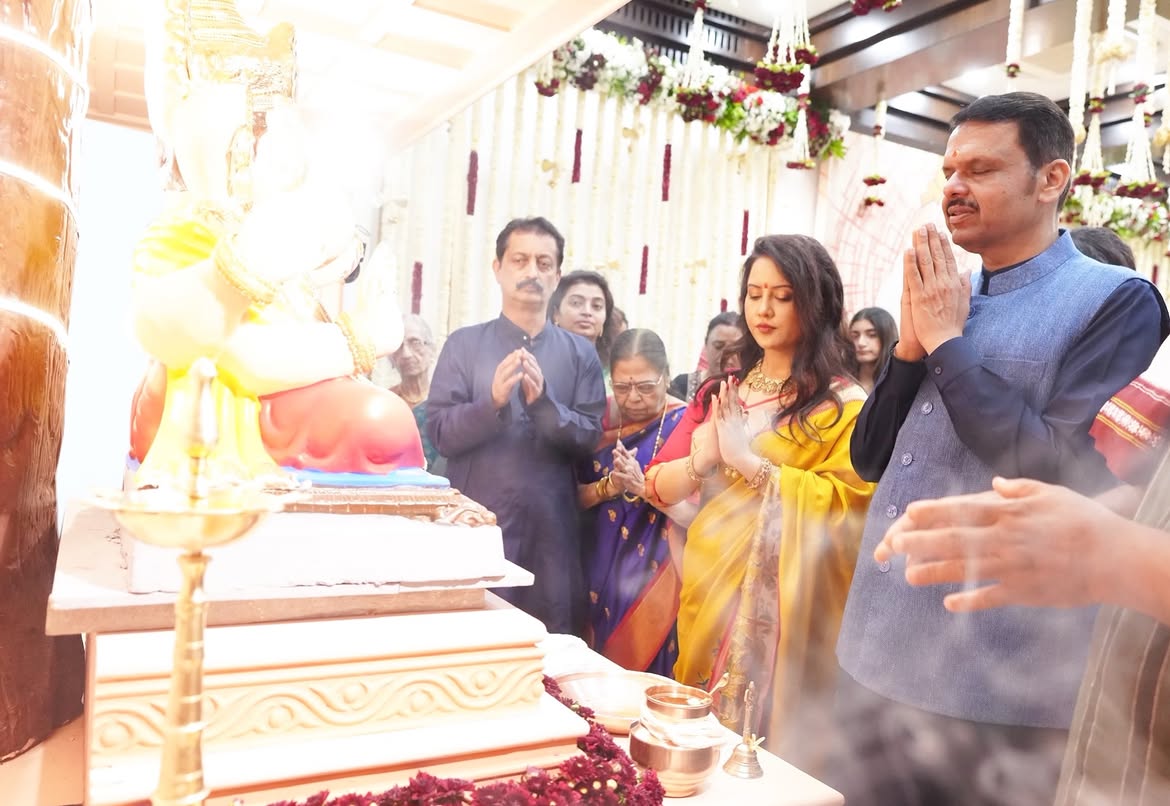Amruta Fadnavis yellow saree look on Ganesh Chaturthi