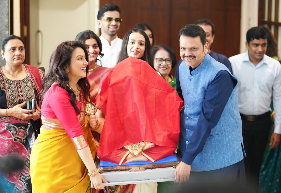 Amruta Fadnavis yellow saree look on Ganesh Chaturthi