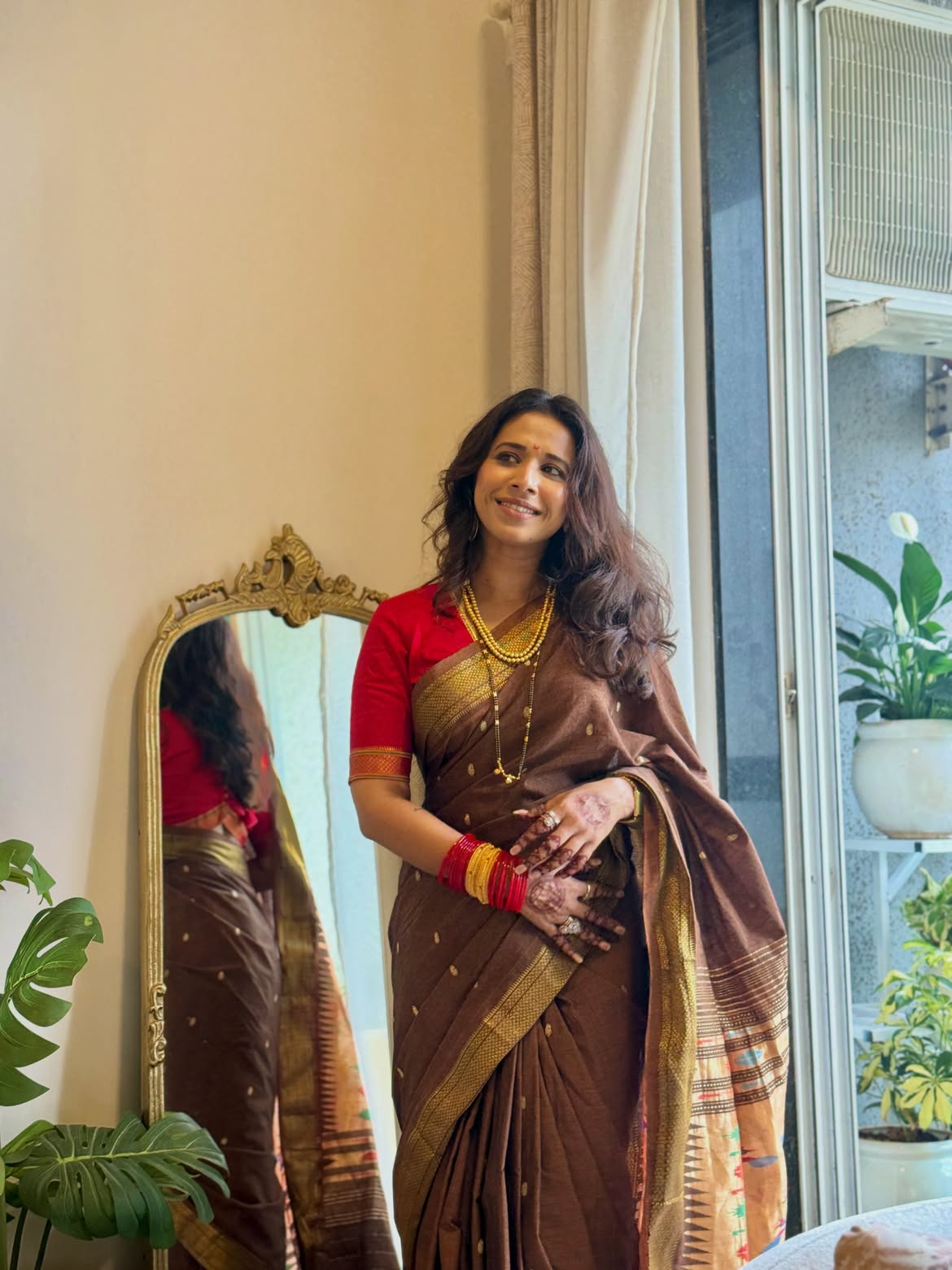 Shreya Bugde latest saree look