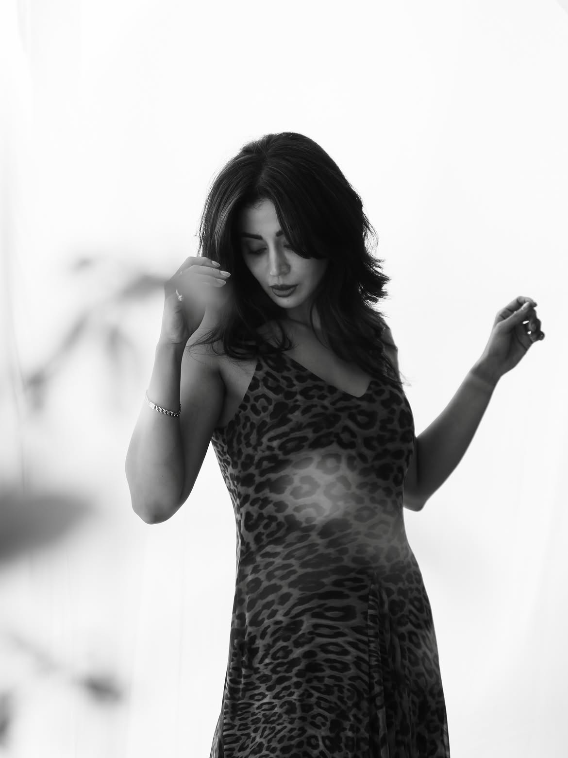 Neha Pendse viral black and white photo