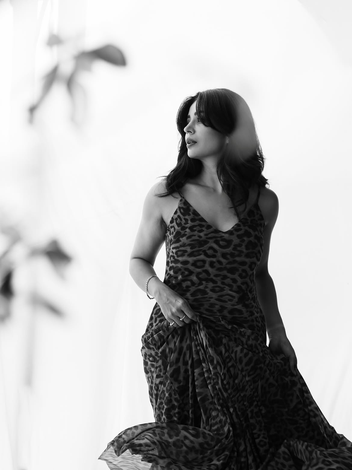 Neha Pendse viral black and white photo