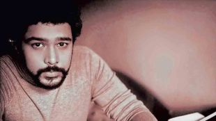 Actor Suyash Tilak Reading Books | Marathi Actor Suyash Tilak Personal Book Collection | Suyash Tilak Favorite Marathi Books | Suyash Tilak Interview Viva Loksatta