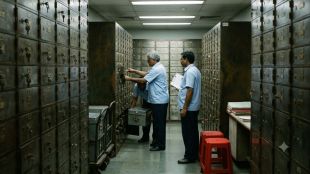 Akola Central Bank gold theft | Akola crime news gold scam | Central Bank locker gold robbery | Akola police arrest bank staff