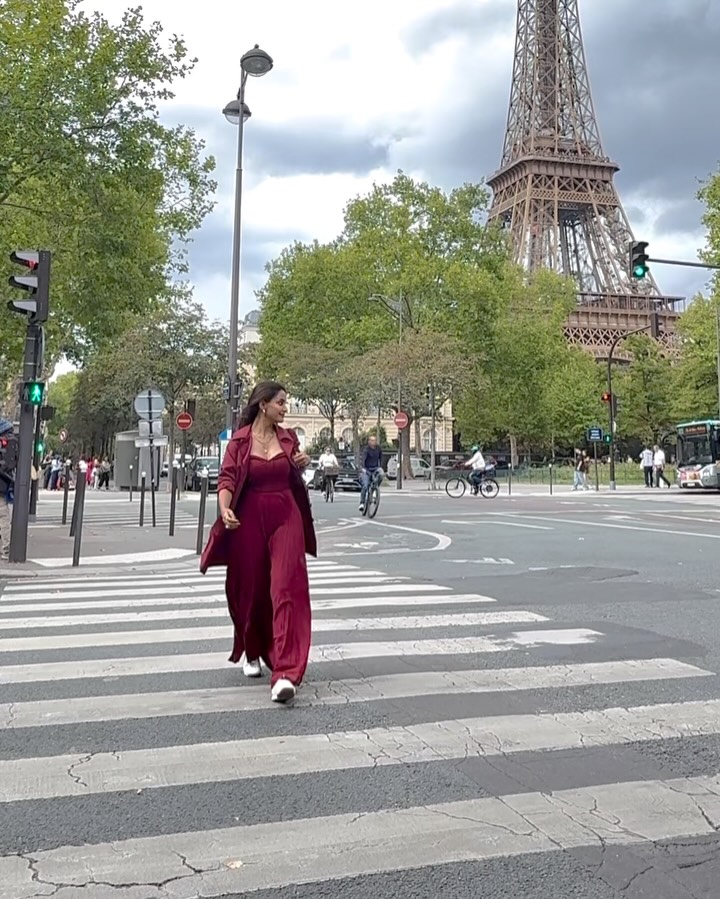 Disha Pardeshi At Eiffel Tower Paris