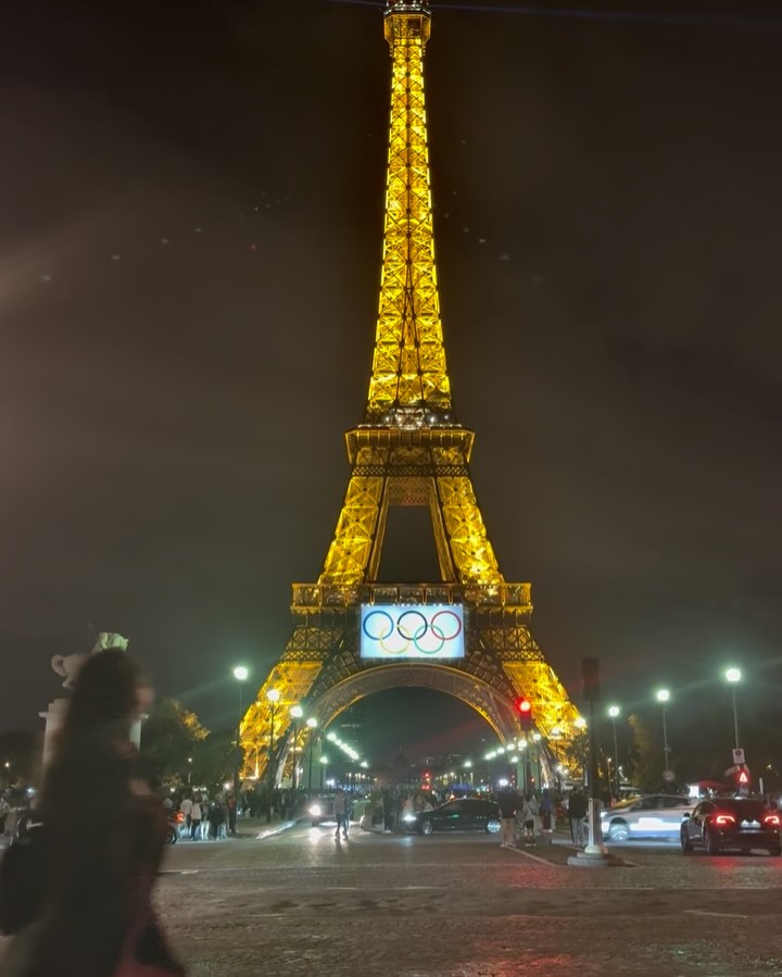 Disha Pardeshi At Eiffel Tower Paris
