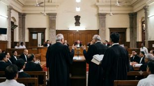 English status in India Supreme Court hearing | Solicitor General Tushar Mehta English language remark | 8th Schedule of Indian Constitution language list | Marathi editorial on English medium education in India