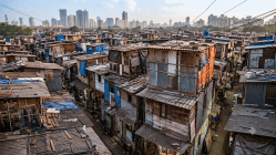 मुंबई : आधी पुनर्वसन करा, मग कारवाई; १४ फुटांपेक्षा उंच झोपड्यांवरील कारवाईला समाजवादी पक्ष, काँग्रेसचा विरोध