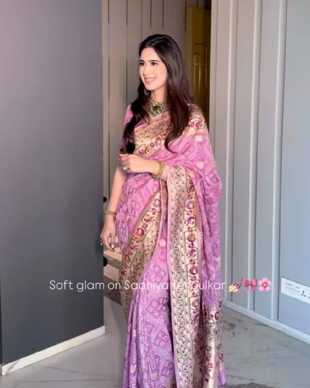  Saaniya Chandhok bandhani saree look