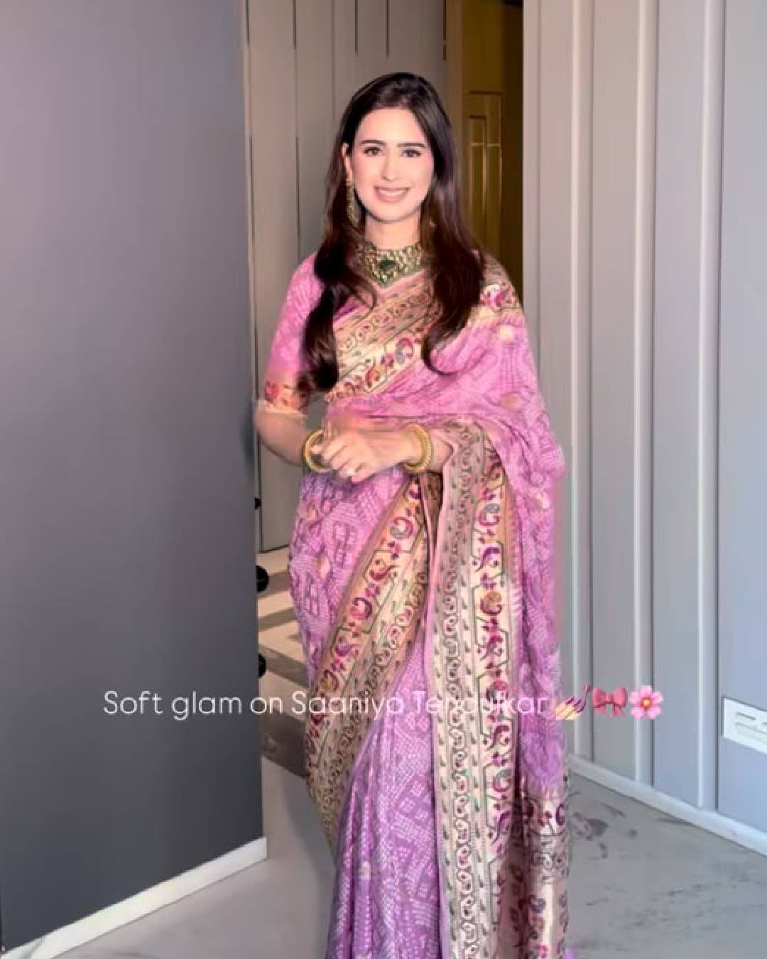  Saaniya Chandhok bandhani saree look