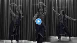 Young Girl dance on kajra mohabbat wala