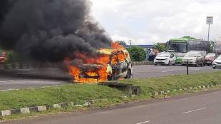 Satara Pune Highway Car Fire