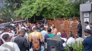 Nashik Road Digging Accident Worker Death | Nashik Municipal Corporation Office Body Protest | Nashik Potholes Road Work Accident Siddharth Gore | Nashik Gangapur Police Station Road Work Negligence