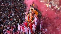 तब्बल २४ तासांहून अधिक काळानंतर विसर्जन सोहळ्याची सांगता; मिरवणुकांमध्ये न्यायालयाच्या आदेशांचे उल्लंघन – पोलिसांची बघ्याची भूमिका