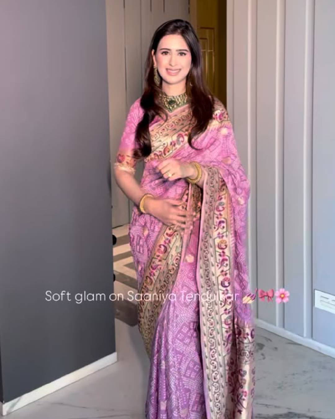  Saaniya Chandhok bandhani saree look