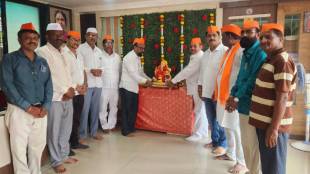 Dhule Shiv Sena Ganesh Utsav | Munna Pathan Ganesh Sthapana | Dhule Communal Harmony News | Maharashtra Regional News