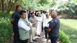 महापालिका आयुक्त रस्त्यावर उतरतात तेव्हा !