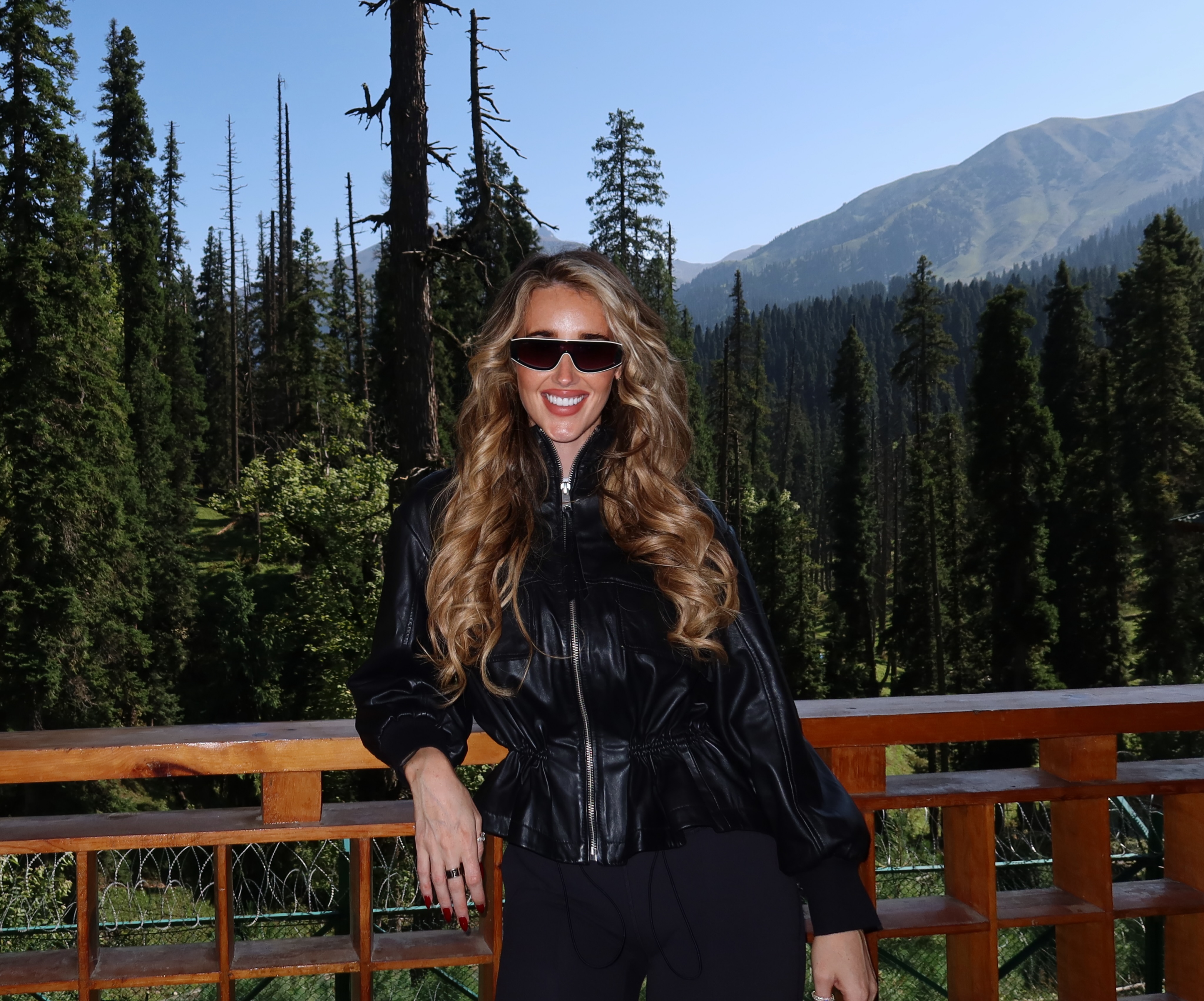 Shikhar Dhawan Sophie Dhawan Kashmir Vacation