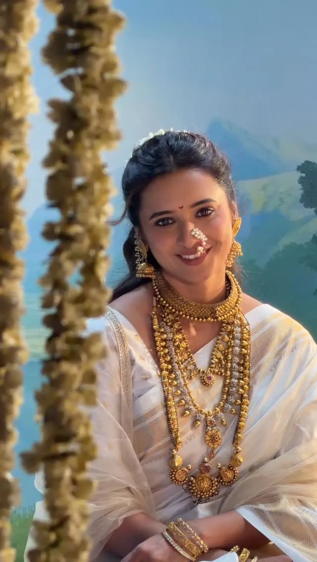 Shivani Surve Saree Look