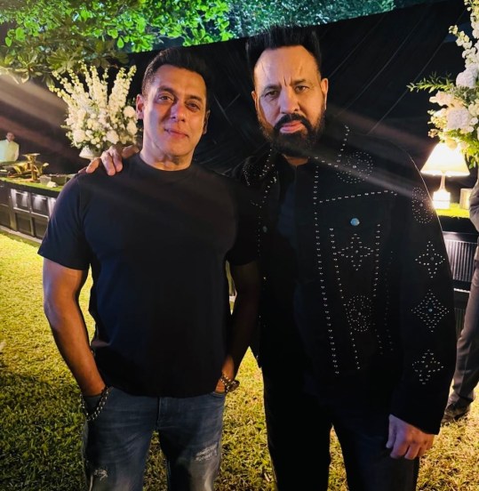 - Salman Khan with bodyguard Shera and his son Abeer Singh who is making Bollywood debut in Tarzan movie