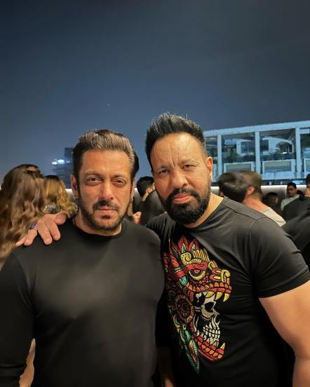 - Salman Khan with bodyguard Shera and his son Abeer Singh who is making Bollywood debut in Tarzan movie