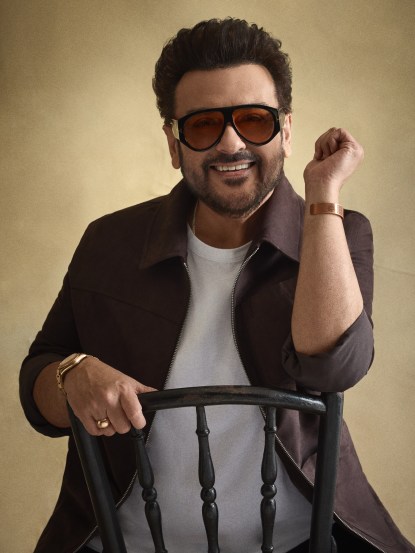 Singer Adnan Sami giving savage reply to troll asking about his Indian citizenship and Pakistan passport