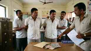 Dhule Talathi Bribe ACB Trap news update | ACB team arrests Dhule talathi taking bribe