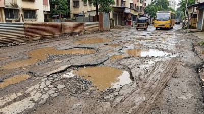 कल्याणमध्ये खडकपाडा भागातील गंधारनगर रस्त्याची दुरवस्था