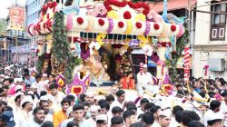 ढोल-ताशांचा निनाद करणाऱ्या तरुणाईच्या जल्लोषात उत्सवाचा ‘श्रीगणेशा’; मानाच्या गणपती मंडळांच्या गणरायाची मुहुर्तावर प्रतिष्ठापना