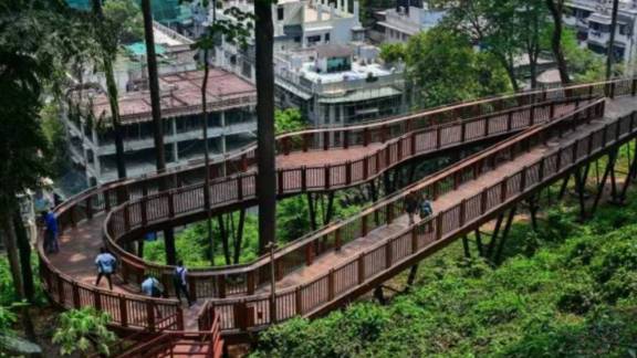 Malabar Hill Nature Walkway closed | BMC slope stabilisation project | Malabar Hill landslide safety work | Mumbai civic news updates