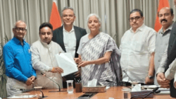 २ ऑक्टोबरला यूपीआय बंद राहणार? व्यापाऱ्यांचा ‘नो यूपीआय डे’ मागे; अर्थमंत्र्यांच्या भेटीत काय ठरले?
