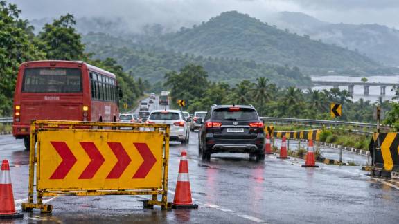 Mangaon traffic updates | Konkan Ganeshotsav travel guide | Raigad police alternative routes | Mumbai Goa highway traffic changes